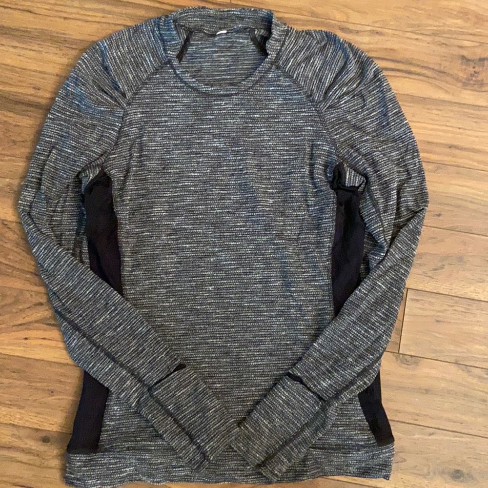 Size 6 Lululemon Long-Sleeved Shirt with pockets